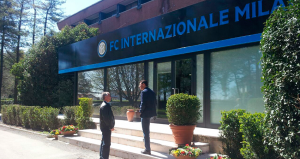 Alfredo Pazos, con Javier Zanetti en la Ciudad Deportiva del Inter de Milán