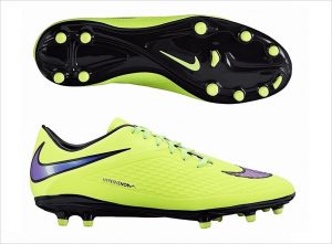 Césped natural o artificial: cómo seleccionar los zapatos de fútbol