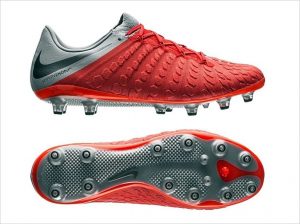 Césped natural o artificial: cómo seleccionar los zapatos de fútbol