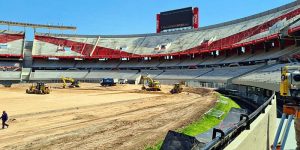 Construcción de campos deportivos de césped natural con base de arena